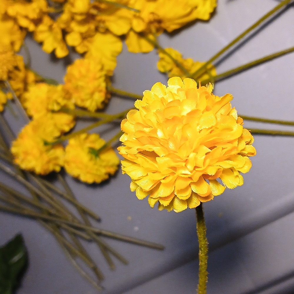 Artificial Floral Stems - Yellow & White w/green - Picture 4 of 10